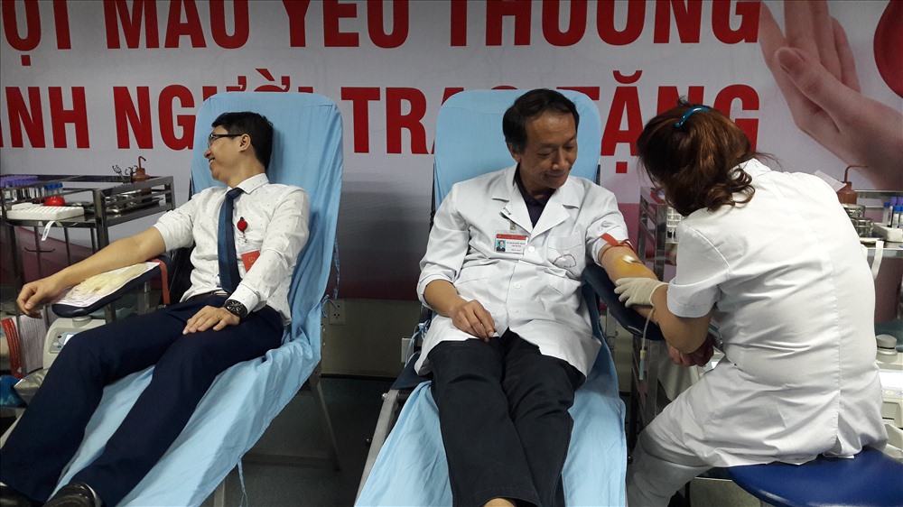 BS Bạch Quốc Khánh- Viện trưởng Viện Huyết học và Truyền máu TƯ hiến máu đầu xuân (Ảnh: T.Linh)