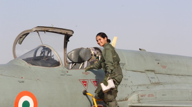  Theo phát ngôn viên Anupam Banerjee của Không quân Ấn Độ (IAF), việc Avani trở thành người phụ nữ Ấn Độ đầu tiên lái máy bay chiến đấu một mình là bước ngoặt lớn trong chương trình đào tạo phi công của nước này. (Ảnh: RT)