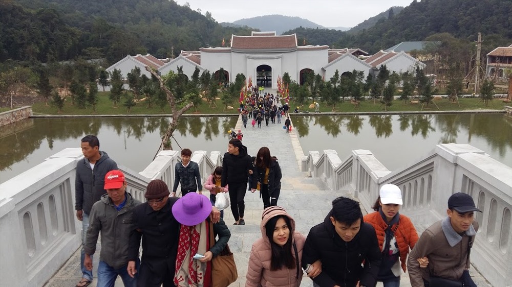 Cổng vào Trung tâm văn hóa Trúc Lâm Yên Tử. Ảnh: Nguyễn Hùng 