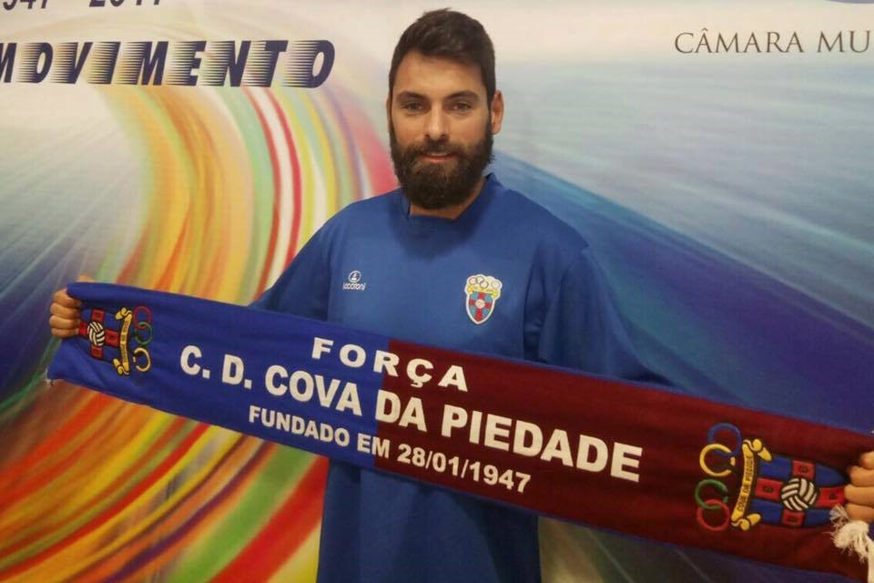 Paulo Tavares từng chơi cho CLB Leixões SC tại Bồ Đào Nha, đội bóng mà Công Vinh từng thi đấu hồi năm 2009.