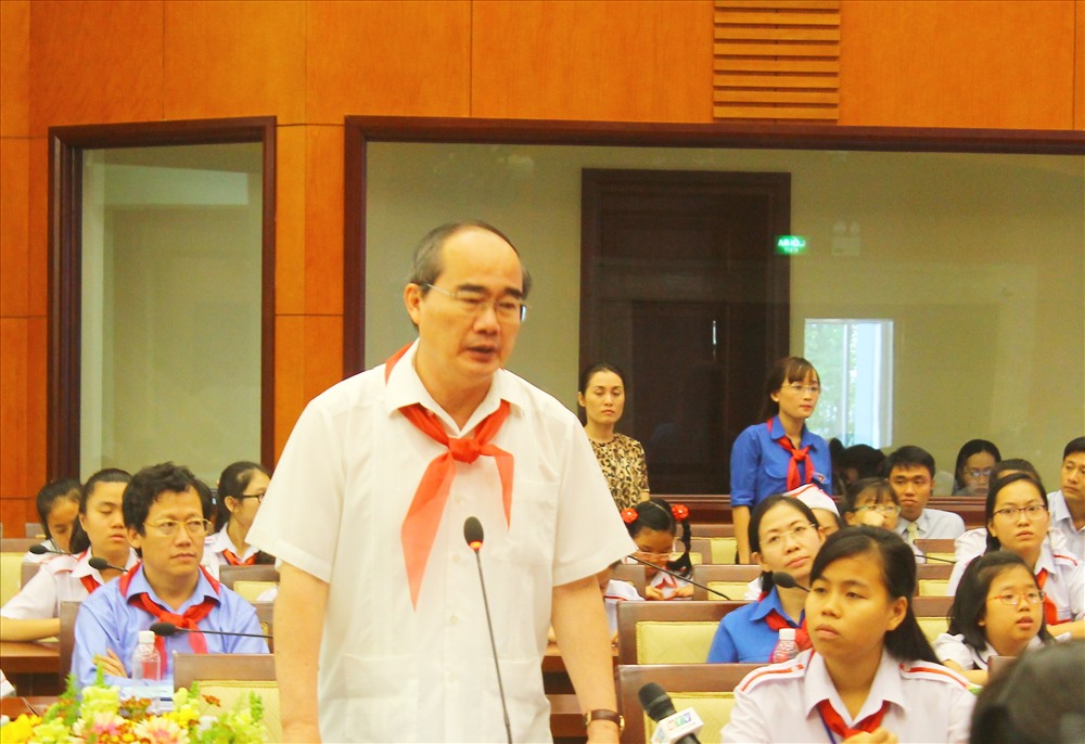 Ông Nguyễn Thiện Nhân- Ủy viên Bộ chính trị, Bí thư Thành ủy TPHCM phát biểu tại buổi găp mặt thiếu nhi đầu năm 2018