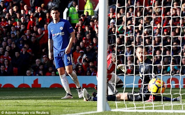Morata đã bị từ chối bàn thắng hợp lệ. Ảnh: Reuters.