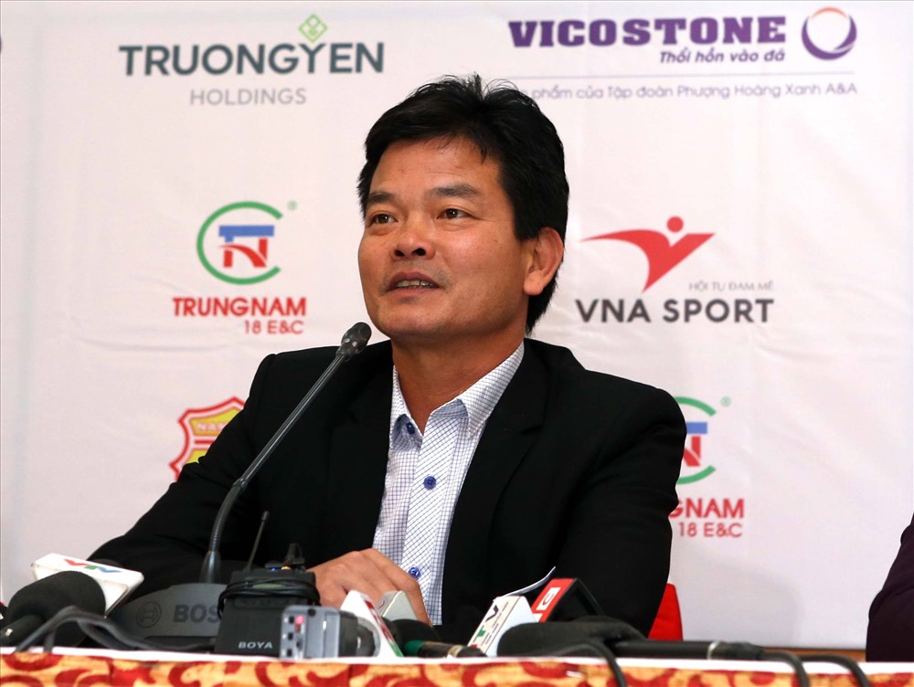 HLV Nguyễn Văn Sỹ sẽ là người chèo lái CLB Nam Định ở mùa giải V.League 2018. Ảnh: Quang Minh