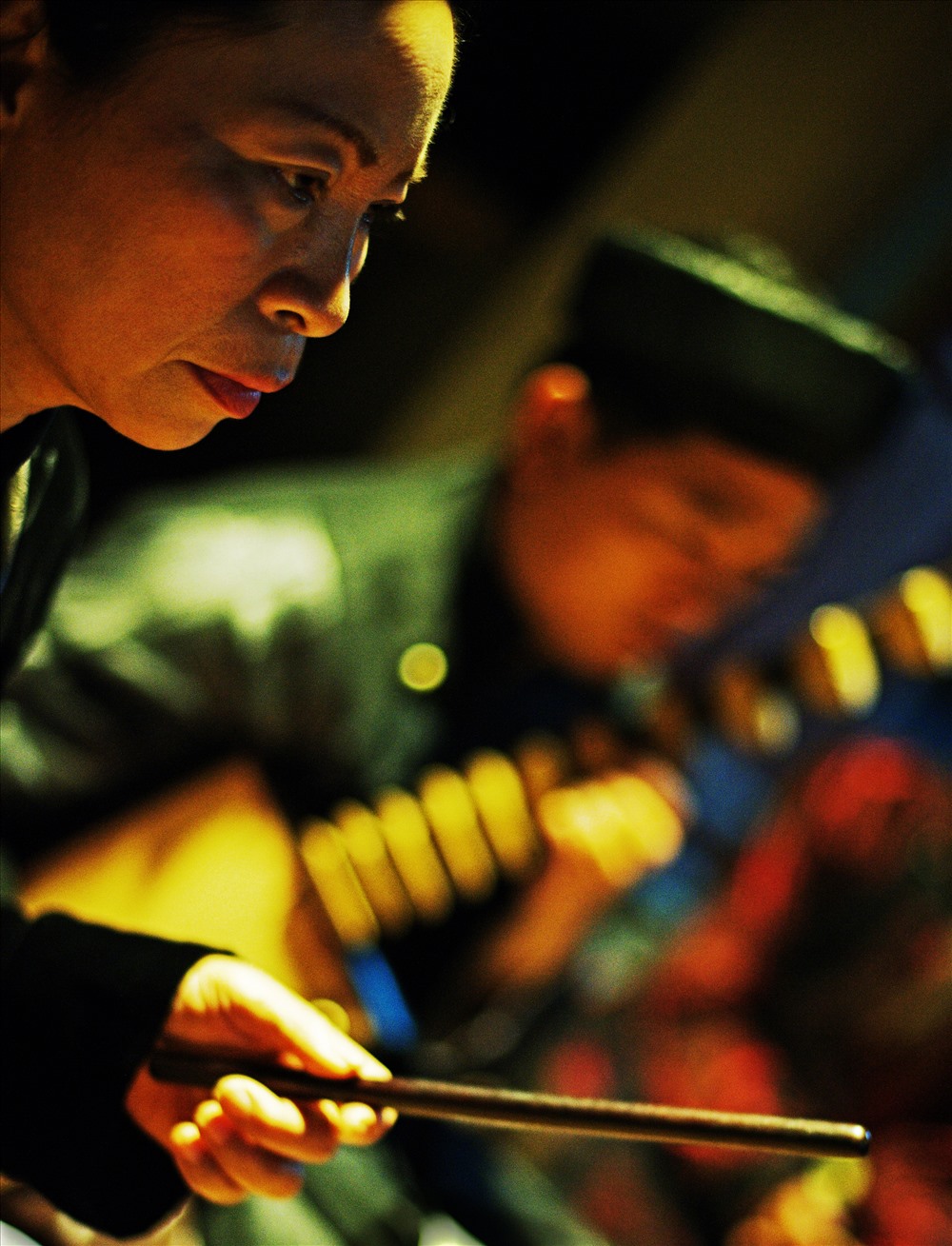 Nghệ sĩ ưu tú Bạch Vân - một ca nương nổi tiếng từng thành lập CLB ca trù Hà Nội là người sống chết với ca trù, đang biểu diễn.