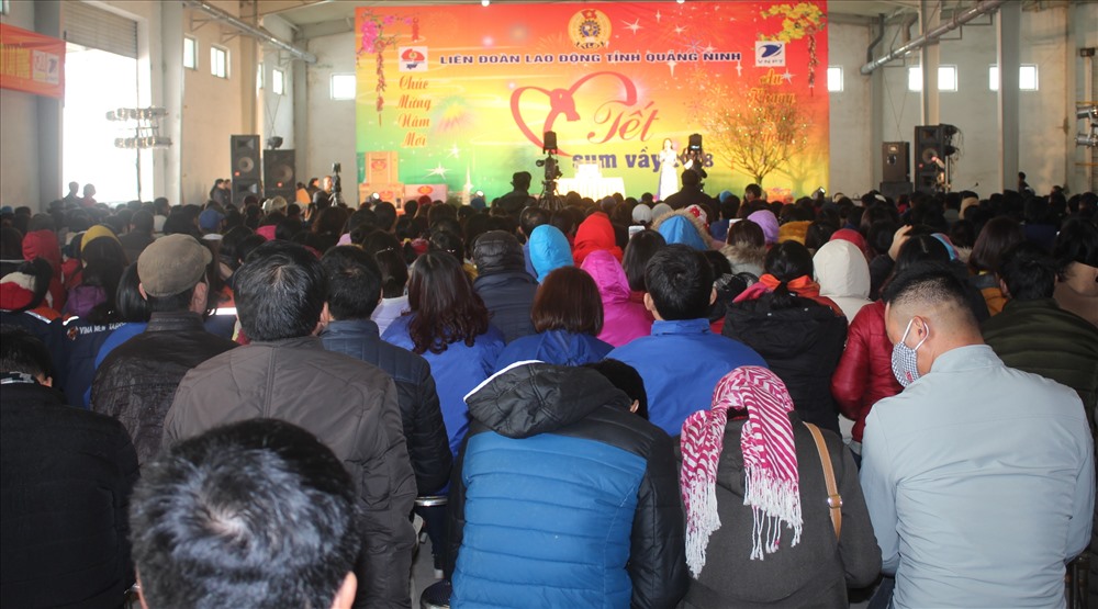 Khoảng 700 công nhân lao động tham dự “Tết Sum vầy 2018” tại KCN Cái Lân. Ảnh: Nguyễn Hùng
