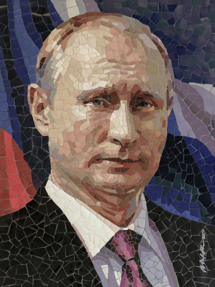 Tranh ghép gốm chân dung Tổng thống Nga Vladimir Putin.