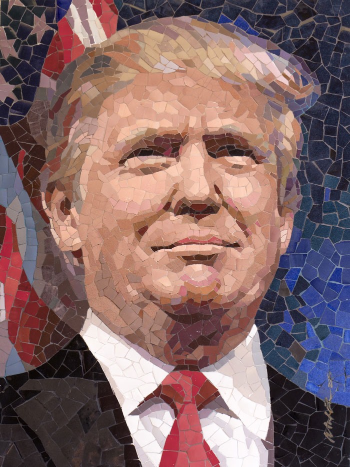 Tranh ghép gốm chân dung Tổng thống Mỹ Donald Trump.