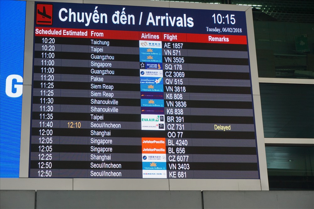 Trong buổi sáng 6.2, hàng loạt chuyến bay từ Australia, Mỹ, Đài Loan, Hàn Quốc… liên tục hạ cánh đưa Việt kiều về quê ăn Tết.