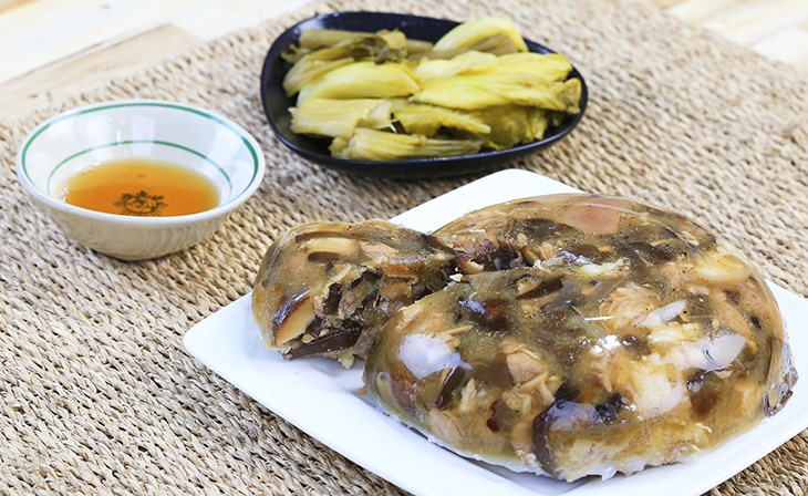 Thịt đông: Thịt đông dùng kèm với dưa hành muối là một trong những món ăn đặc trưng của ngày Tết Nguyên Đán. Ảnh: quatet.edu
