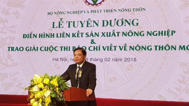Bộ trưởng Bộ NNPTNT Nguyễn Xuân Cường phát biểu khích lệ phong trào nông thôn mới. Ảnh: Kh.Lực