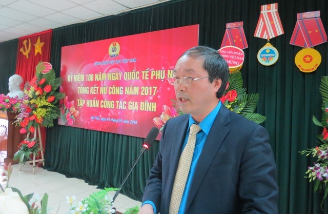 Chủ tịch CĐ Dệt May VN Lê Nho Thướng phát biểu khai mcj tại buổi lễ.. Ảnh: Xuân Trường