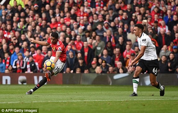 Cú cứa lòng siêu hạng của Rashford. Ảnh: Getty.