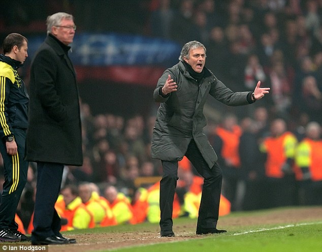 HLV Mourinho trong trận M.U - Real Madrid năm 2013. Ảnh: Daily Mail.