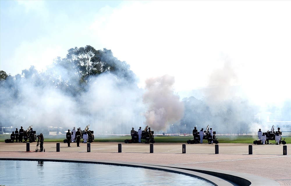 Lễ đón diễn ra tại Nhà Quốc hội Australia theo nghi thức cao nhất dành cho người đứng đầu Chính phủ với 19 loạt đại bác chào mừng. Ảnh: VGP