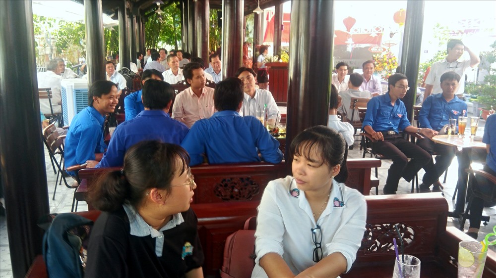 Nhiều thanh niên chuẩn bị khởi nghiệp cũng tham gia lắng nghe các chính sách ưu đãi đầu tư của Bạc Liêu (ảnh Nhật Hồ)
