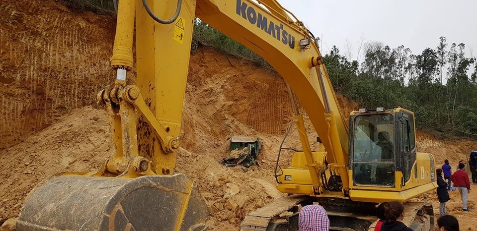 Hiện trường vụ sập mỏ đất khiến 1 người tử vong.