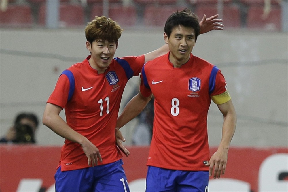 Son Heung-min và Ki sung-yueng trong màu áo ĐTQG Hàn Quốc. Ảnh: FIFA.