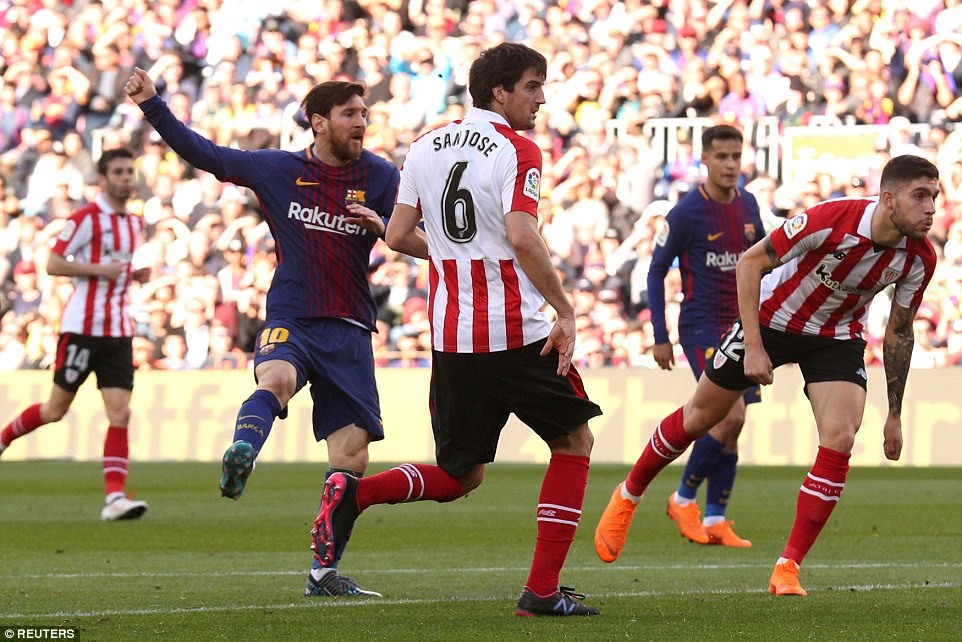 Sau nhiều nỗ lưc, Messi (số 10) có bàn thắng cho riêng mình ở phút thứ 30. Ảnh: Reuters.