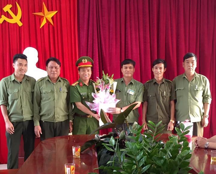 Công an huyện Diễn Châu thưởng nóng cho Ban công an xã Diễn Kim. ảnh:CACC