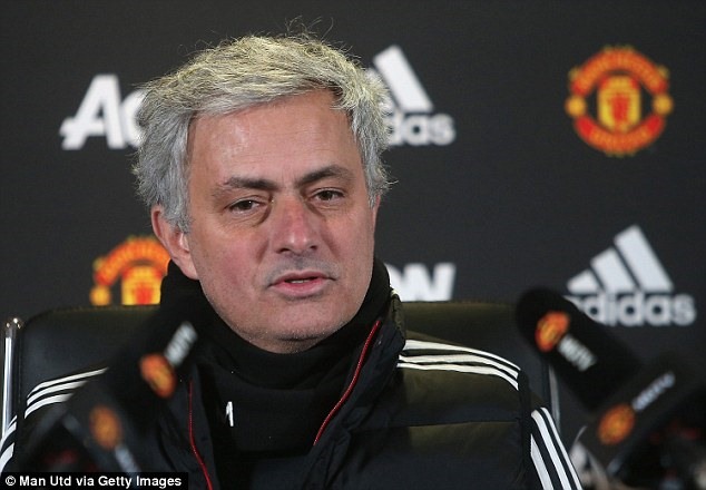 HLV Mourinho có những phát biểu thận trọng khi nói về cuộc đua tốp 4. Ảnh: Getty Images.