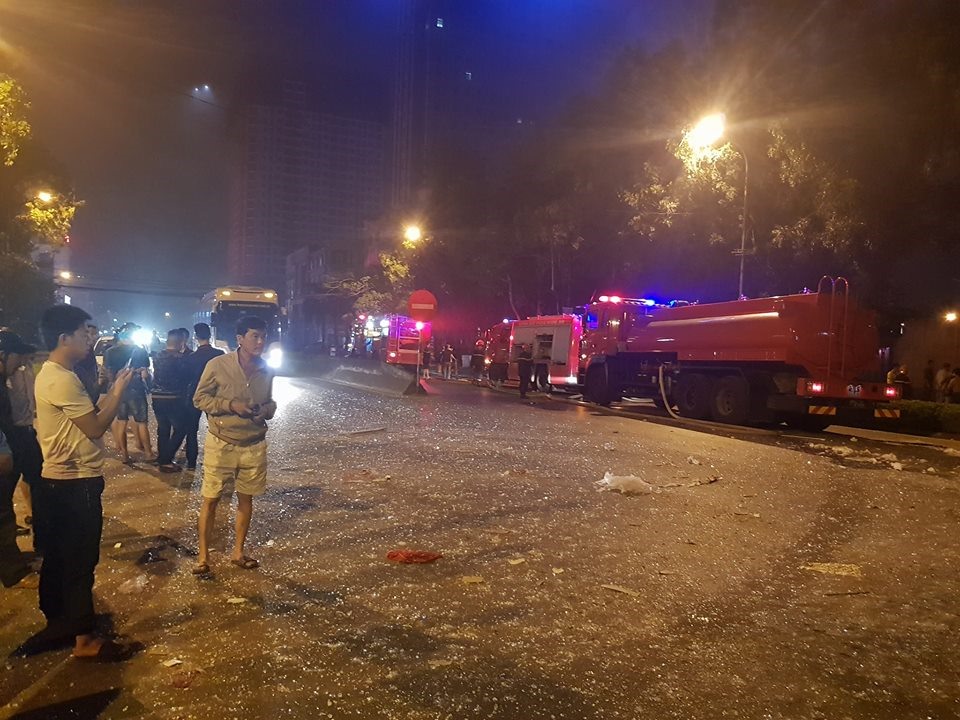 Vào khoảng 0h30 phút rạng sáng 20.3, tại tòa nhà 2 tầng 5 gian thuộc số nhà 5 Trần Phú, TP.Vinh, Nghệ An đã xảy ra vụ nổ lớn. ảnh:DH