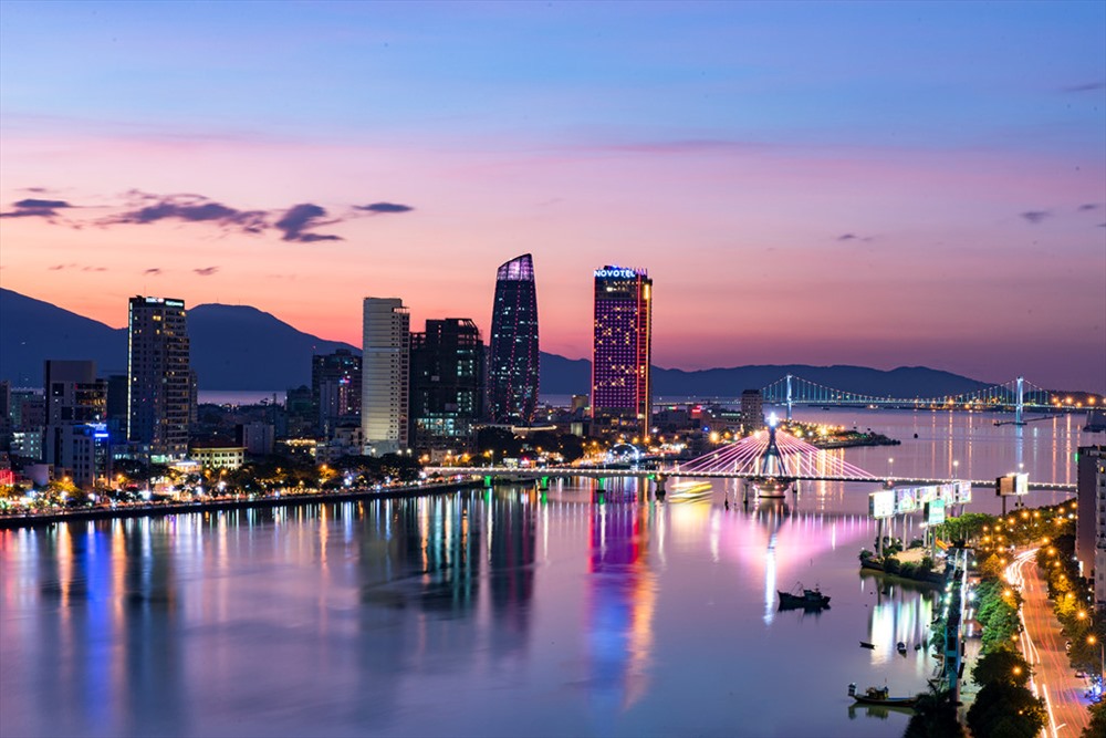 Sông Hàn ấn tượng khi lên đèn