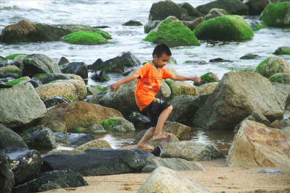 Trẻ con khá thích thú khi đặt chân đến đây.