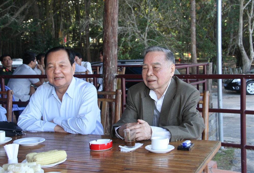 Với nguyên Bí thư Thành uỷ TP HCM Lê Thanh Hải (trái). Ảnh: X.L