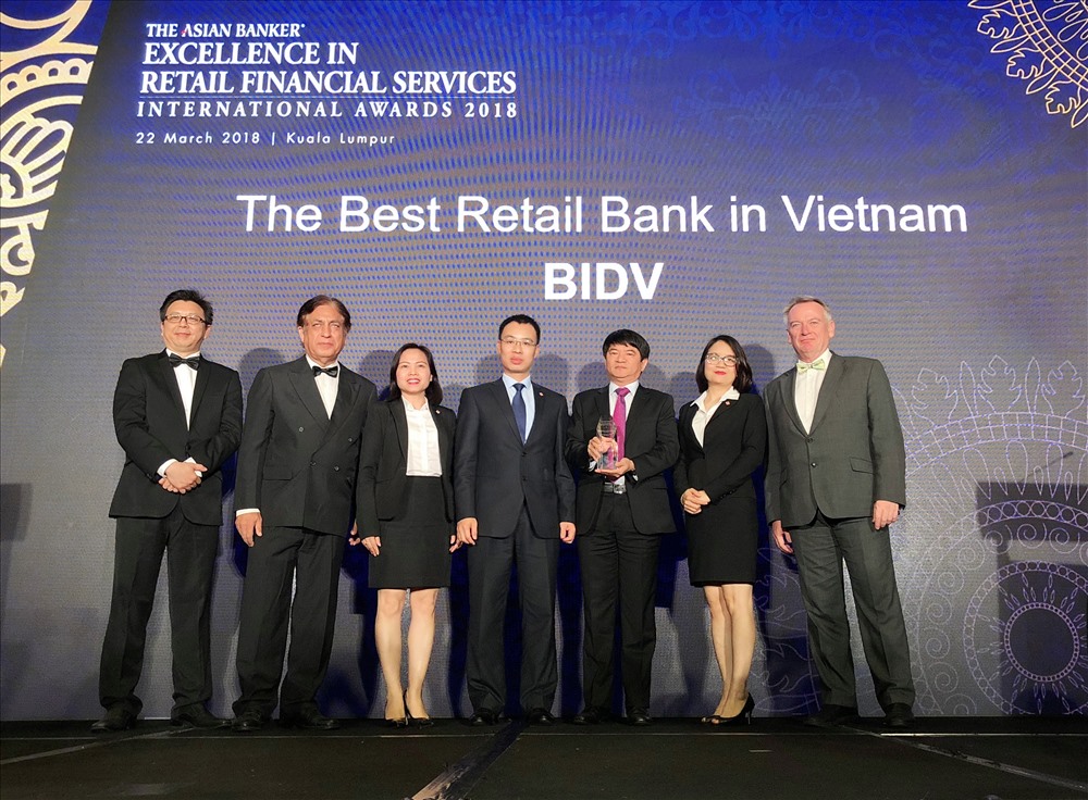 BIDV lần thứ tư liên tếp xứng tên “Ngân hàng bán lẻ tốt nhất Việt Nam” 