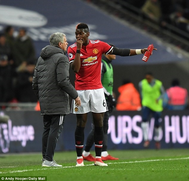 Nhiều trận, Mourinho chỉ tung Pogba vào cho có. Ảnh: Daily Mail.