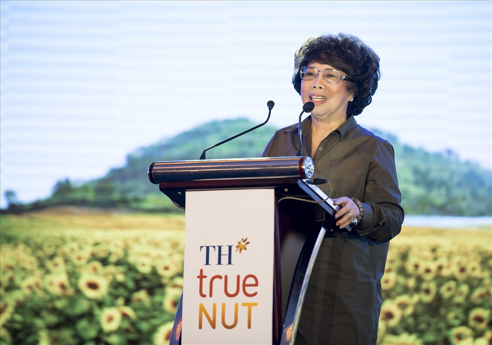 Bà Thái Hương phát biểu tại Hội thảo dinh dưỡng quốc tế về sữa hạt, khẳng định không ngại đối mặt với gian nan, vất vả khi bắt tay mở con đường mới cho ngành sữa.