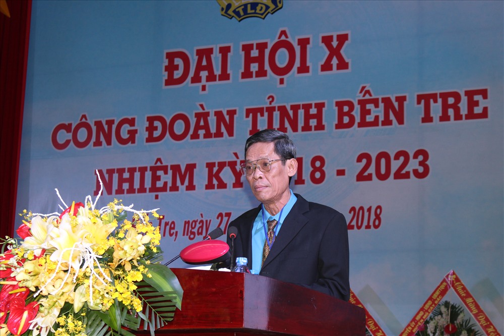 Ông Lê Văn Quyền - Chủ tịch LĐLĐ tỉnh Bến Tre nhiệm kỳ IX - đọc Diễn văn khai mạc Đại hội.