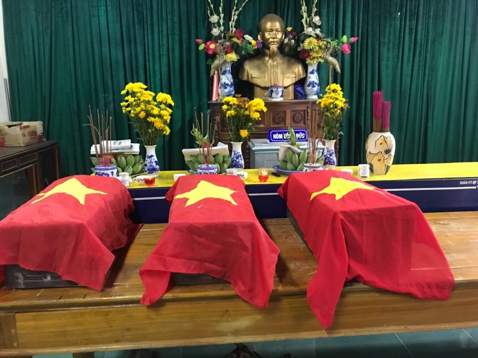 3 hài cốt liệt sĩ tìm thấy được đưa về nhà quản trang tại Khu văn hóa tâm linh huyện Hướng Hóa. Ảnh: HM.