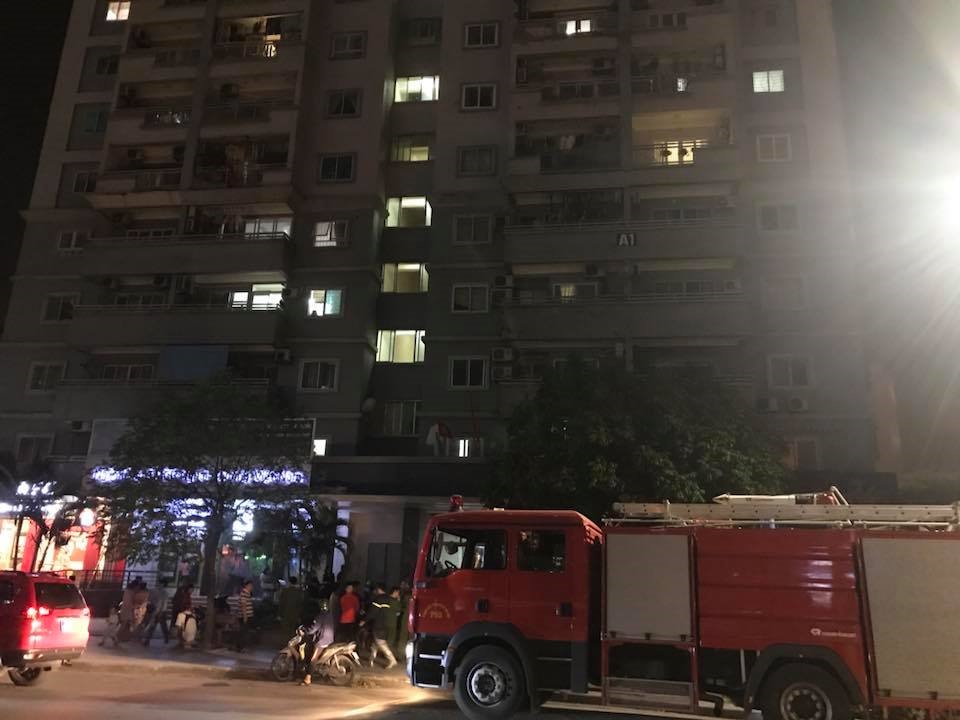 Cũng theo vị chỉ huy của lực lượng PCCC, đám cháy được phát hiện từ một chiếc đệm mút ở một căn hộ bỏ không (không có người ở) trên tầng 18 tòa nhà chung cư trên đường Nguyễn Cơ Thạch và đã được dập tắt ngay sau đó. Không có thiệt hại về người và tài sản không lớn.