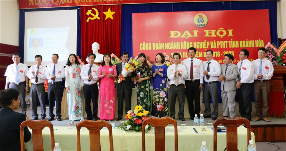 Ban chấp hành nhiệm kỳ mới CĐ ngành NN&PTNN Khánh Hòa ra mắt đại hội.