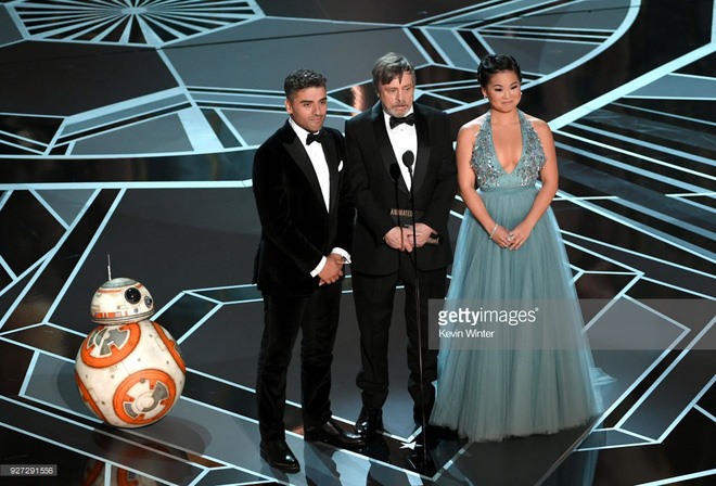 Bộ ba diễn viên Star Wars (Mark Hamill, Kelly Marie Trần, Oscar Isaac) gọi tên Coco cho hạng mục “Phim hoạt hình xuất sắc nhất.