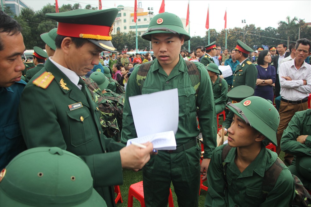 Hàng nghìn thanh niên xứ Nghệ đi theo tiếng gọi của tổ Quốc. ảnh:DH