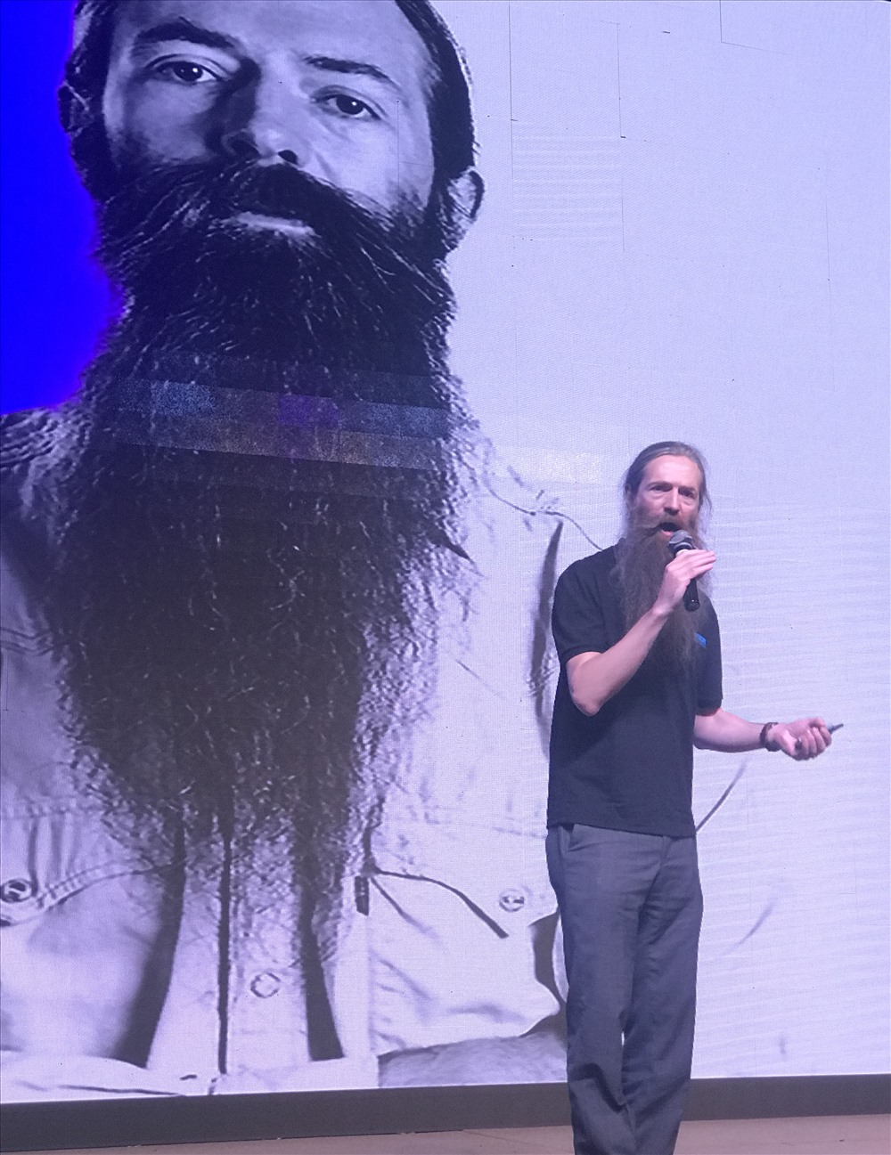 TS Aubrey de Grey diễn thuyết tại Việt Nam. Ảnh: H.V.M