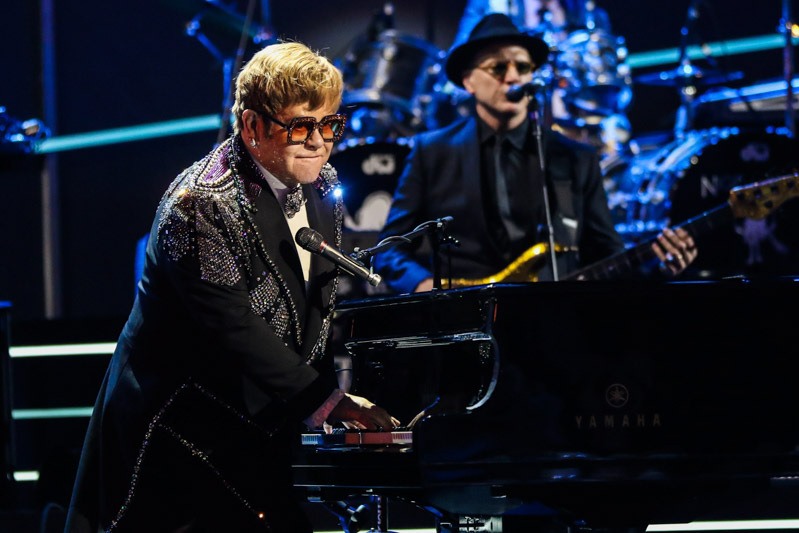 Elton John sẽ tổ chức một tour diễn kéo dài 3 năm trước khi chính thức nói lời tạm biệt người hâm mộ.