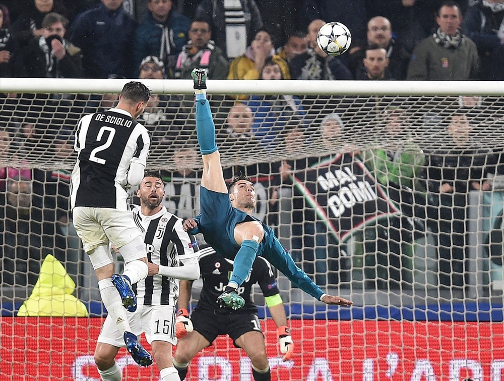 Ronaldo và các đồng đội đã vùi dập Juve ngay tại Turin. Ảnh: EPA.
