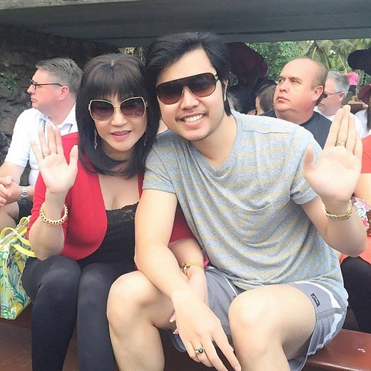 Tháng 4.2018, Vũ Hoàng Việt chính thức xác nhận đã chia tay Yvonne Thúy Hoàng bởi cô muốn anh cưới vợ, sinh con phù hợp lứa tuổi