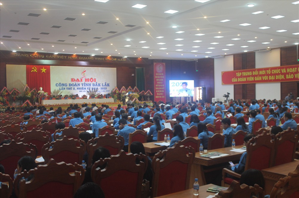 Hơn 350 đại biểu chính thức và đại biểu khách mời dự Đại hội Công đoàn tỉnh Đắk Lắk lần thứ X, nhiệm kỳ 2018 - 2023. Ảnh: N.Băng.
