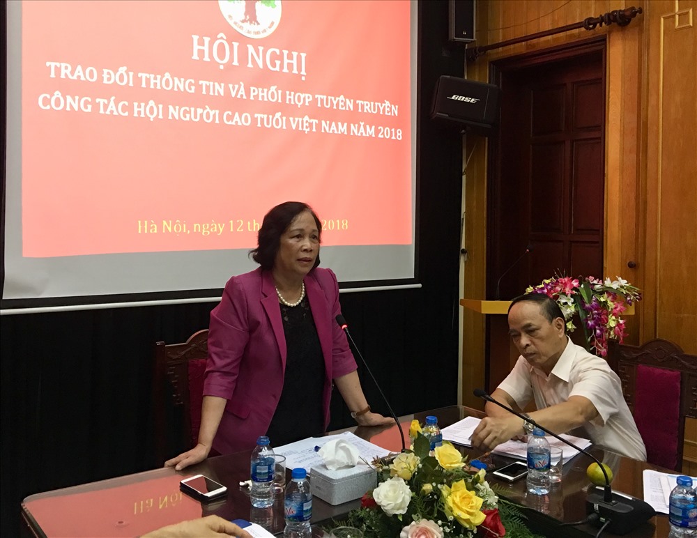 Bà Phạm Thị Hải Chuyền - Chủ tịch Hội Người cao tuổi phát biểu khai mạc hội nghị