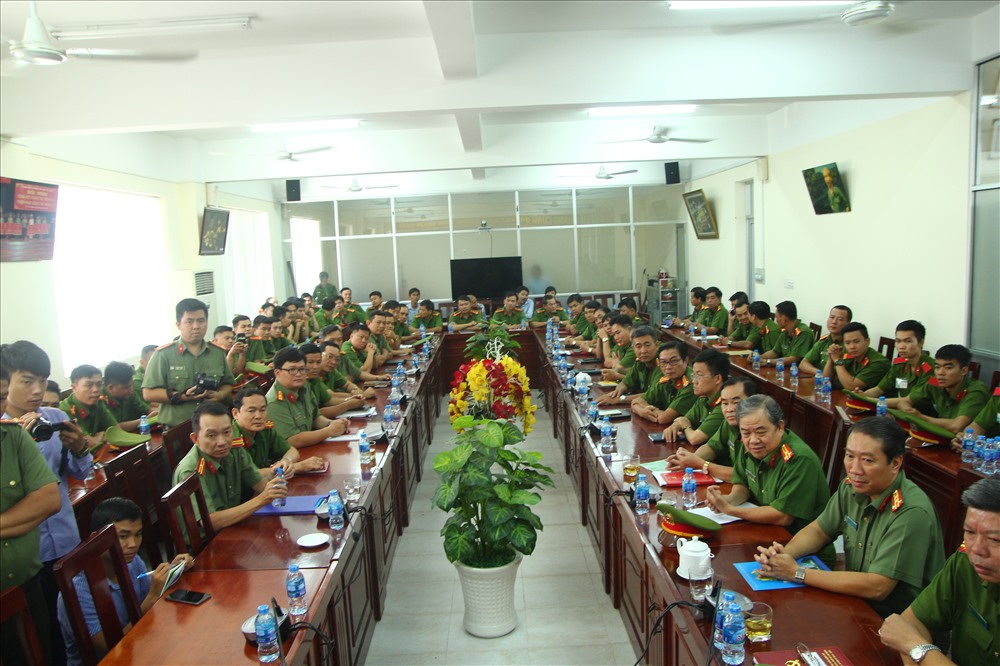 Toàn cảnh vụ khen thưởng tại Công an quận Tân Phú.