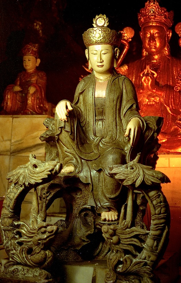 Tượng Phật Bà Quán Âm tại động Hương Tích - ảnh: Thượng tọa Thích Minh Hiền.