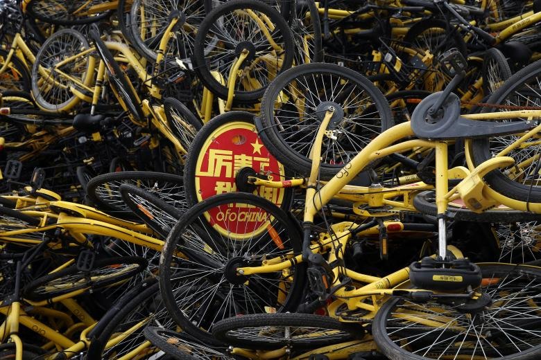 Xe đạp của hãng Ofo nằm xó tại khu đất ở Hạ Môn, tỉnh Phúc Kiến. Hạ Môn được xem là bãi xe đạp phế thải lớn nhất Trung Quốc. Hàng ngày, nó vẫn đang cao lên với lượng xe hỏng ở thành phố dồn về. (Ảnh: REUTERS)
