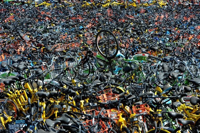 Choáng ngợp với những tấm ảnh chụp từ trên không các nghĩa địa xe đạp tại  Trung Quốc