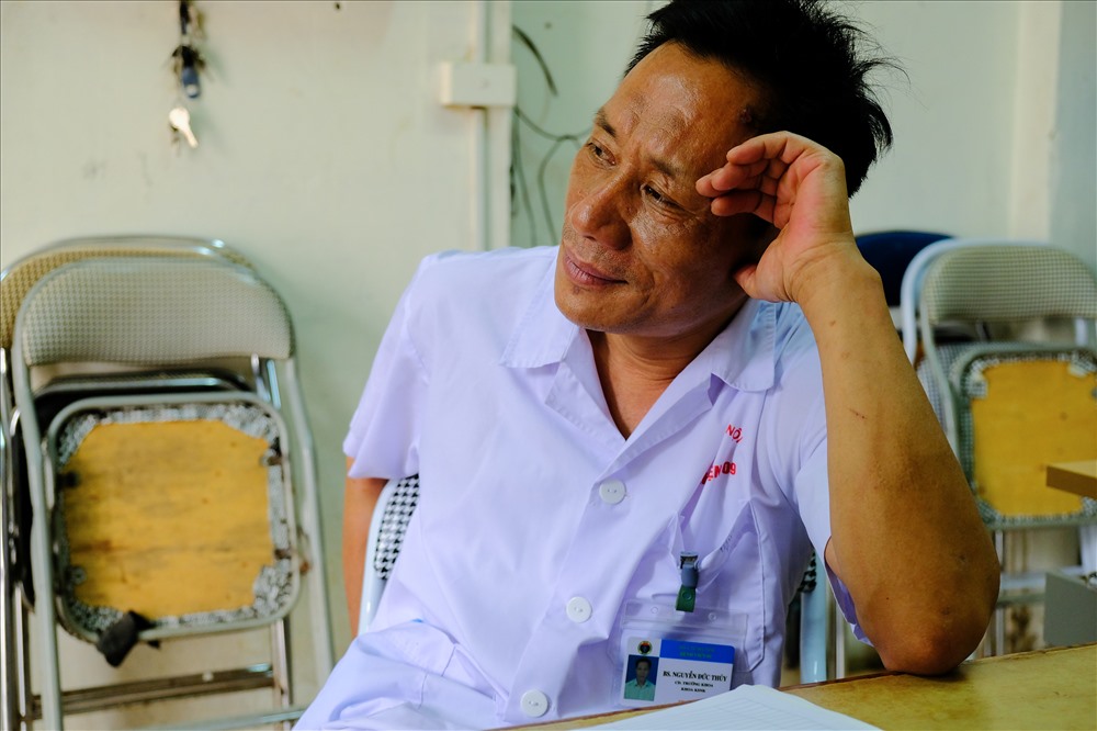 bác sĩ Nguyễn Đức Thủy – Trưởng khoa hồi sức cấp cứu cho biết: “tôi đã chứng kiến hàng trăm trường hợp sáng còn khỏe mạnh, chiều đã ra đi…”