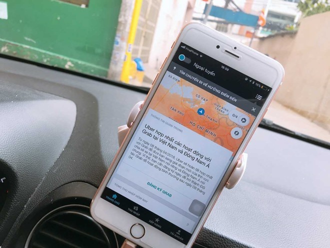 Thông báo Uber gửi cho đối tác tài xế dừng hoạt động từ sau ngày 8/4. Ảnh: Zing.