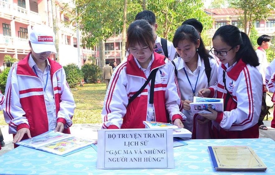 Bộ truyện tranh lịch sử “Gạc Ma và những người anh hùng” được trưng bày tại Ngày sách Việt Nam do UBND tỉnh Quảng Trị tổ chức. Ảnh: TH.